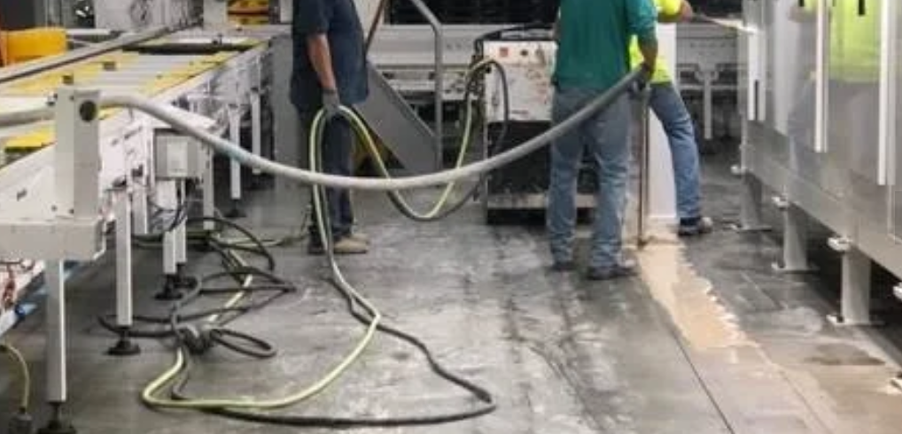 Outdoor slab saw track — commercial concrete cutting (Photo 30)